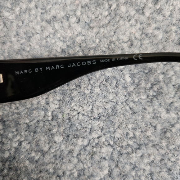 Classic Black Sunglasses - Picture 12 of 12